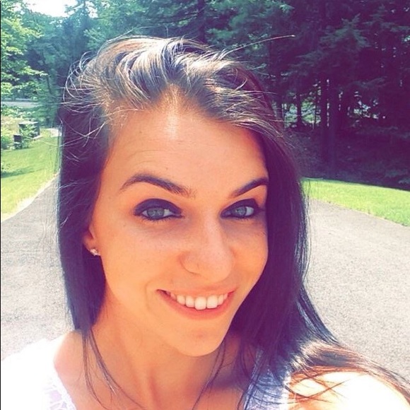 Meet your Posher, Danielle - Picture 1 of 1